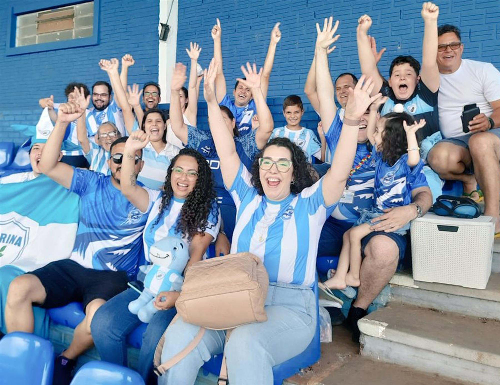 Torcida Tubautistas acompanha o seu primeiro jogo no Estádio do Café
